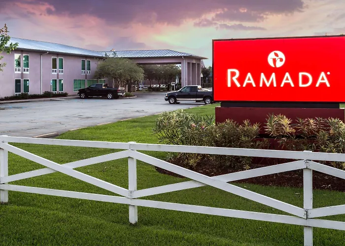 Ramada By Wyndham Luling