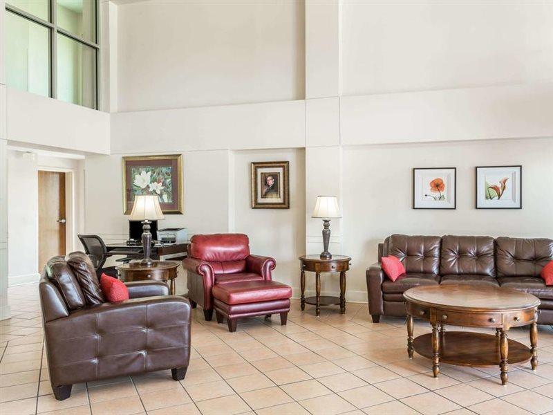 Ramada By Wyndham Hotel Luling