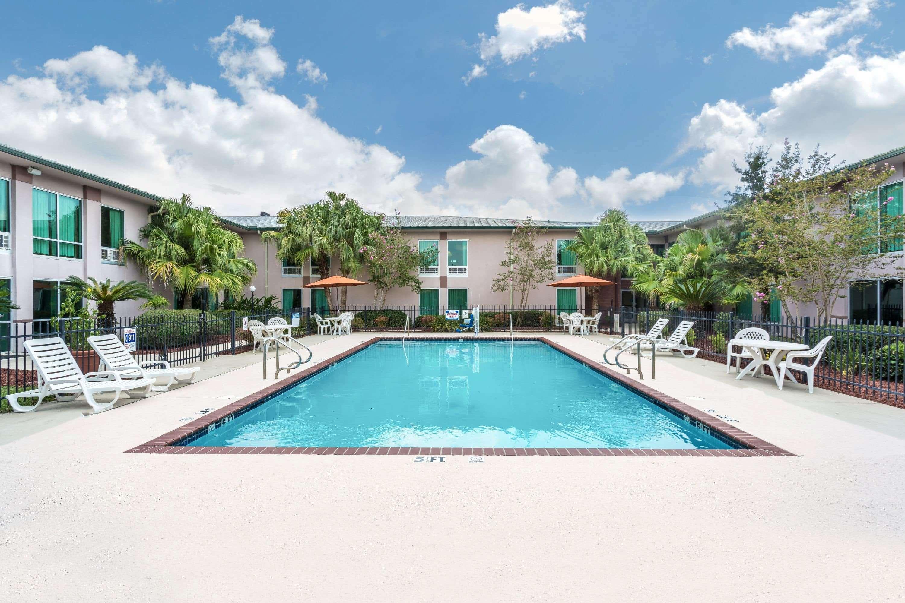 Ramada By Wyndham Luling