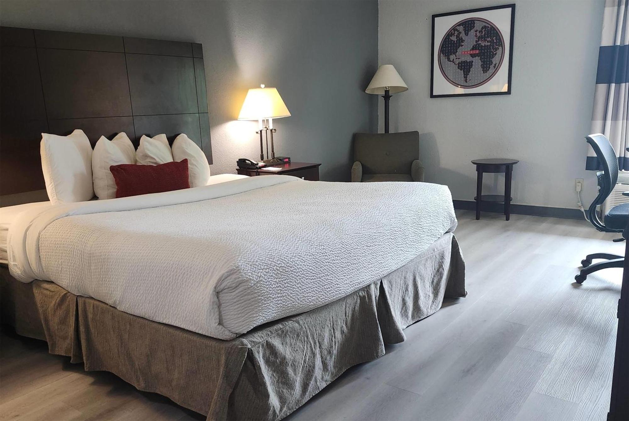 Ramada By Wyndham Hotel Luling