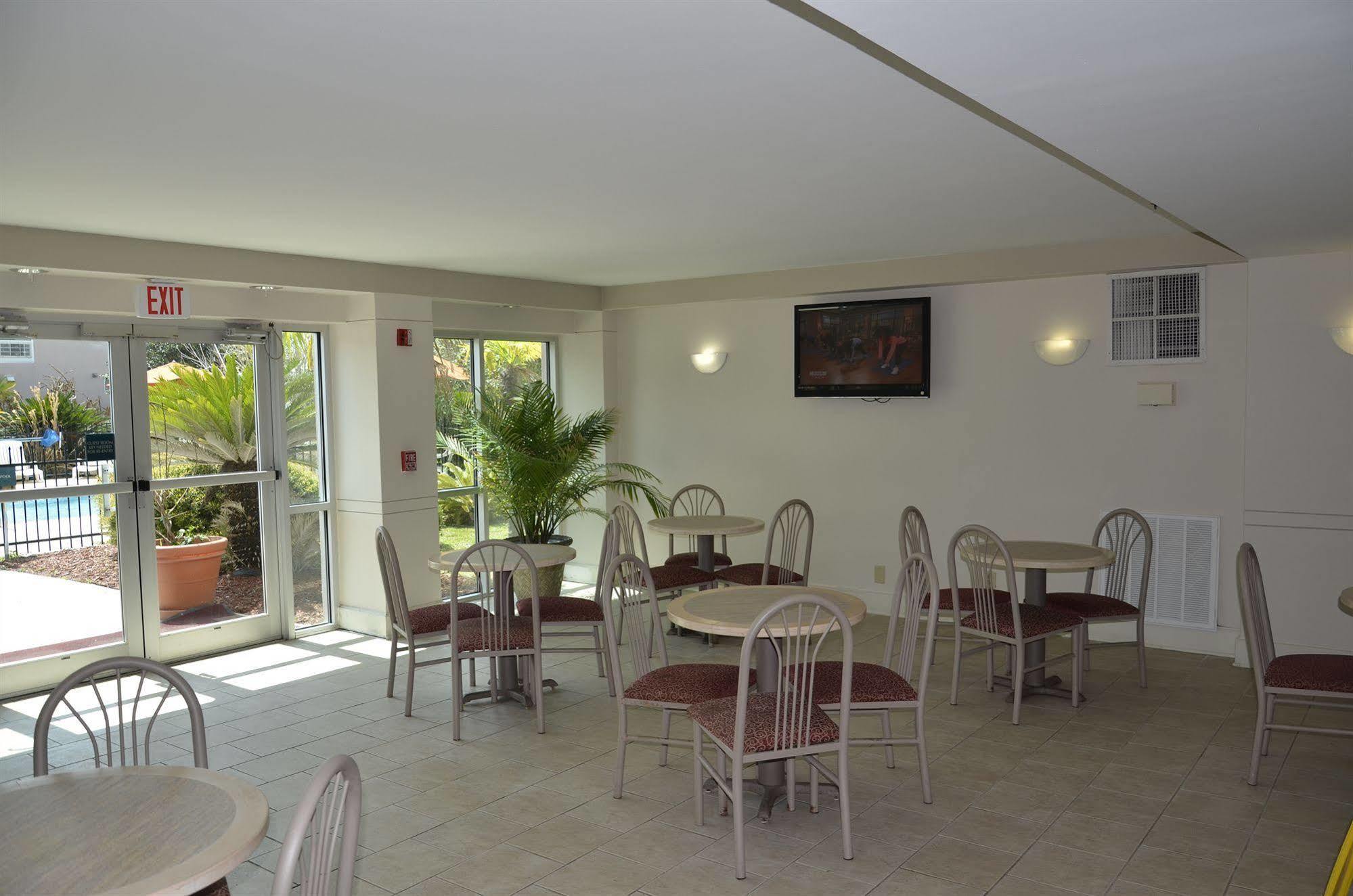 Ramada By Wyndham Hotel 2*